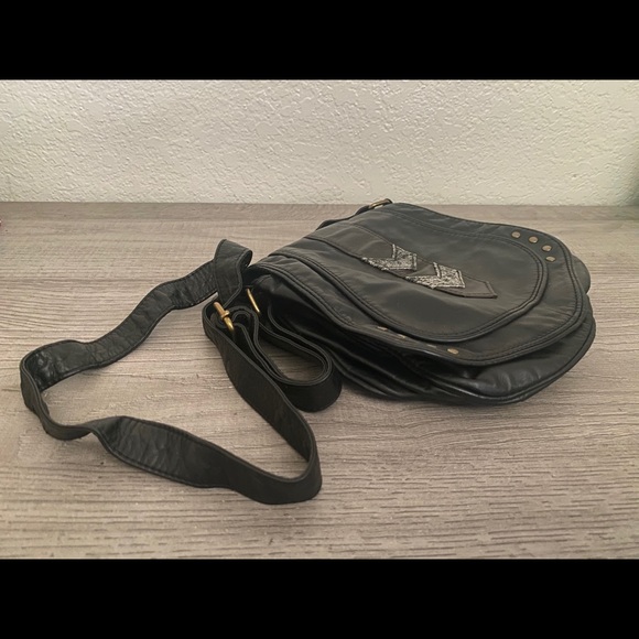 Target Mossimo Black Crossbody Bag - Picture 3 of 6